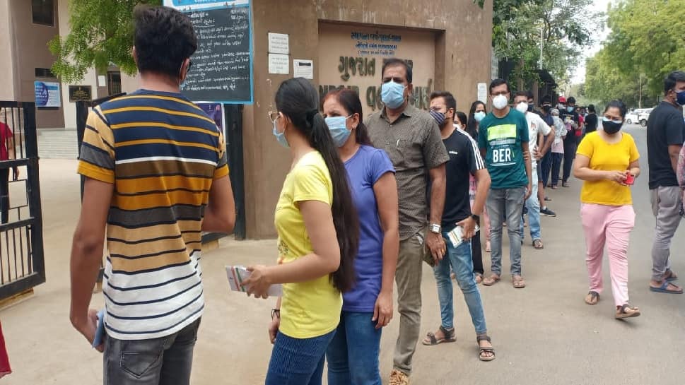 Corona vaccination: રાજ્યના યુવાનોમાં ઉત્સાહ, પ્રથમ દિવસે 55 હજારથી વધુ ડોઝ અપાયા Corona vaccination: રાજ્યના યુવાનોમાં ઉત્સાહ, પ્રથમ દિવસે 55 હજારથી વધુ ડોઝ અપાયા