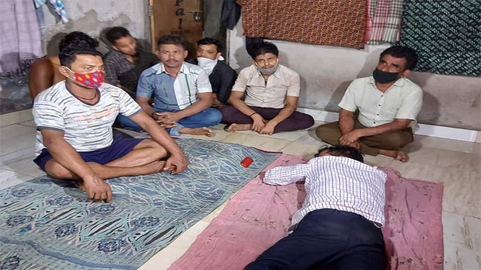 સુરતમાં રહેતા ઓડિશાના શ્રમિકોની સ્થિતિ દયનીય બની, મકાન માલિકોએ ઘર ખાલી કરવા કહ્યું... સુરતમાં રહેતા ઓડિશાના શ્રમિકોની સ્થિતિ દયનીય બની, મકાન માલિકોએ ઘર ખાલી કરવા કહ્યું...