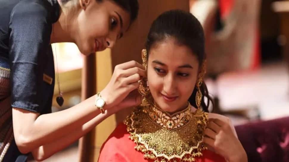 Gold Price Today: આજે સોના અને ચાંદીની કિંમતમાં થયો વધારો, જાણો નવો ભાવ Gold Price Today: આજે સોના અને ચાંદીની કિંમતમાં થયો વધારો, જાણો નવો ભાવ