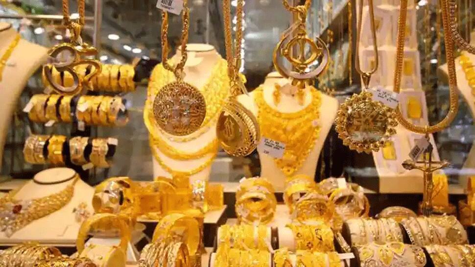 Gold: આ વર્ષે અક્ષય તૃતિયા પર પણ લાગશે કોરોનાનું ગ્રહણ? સોનાની ખરીદી રહેશે ફિક્કી, નાના વેપારીઓ ચિંતામાં Gold: આ વર્ષે અક્ષય તૃતિયા પર પણ લાગશે કોરોનાનું ગ્રહણ? સોનાની ખરીદી રહેશે ફિક્કી, નાના વેપારીઓ ચિંતામાં
