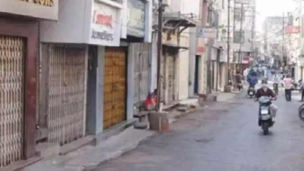 Rajkot માં વેપારીઓએ કર્યો મિની લોકડાઉનનો વિરોધ, કહ્યું- દુકાનો ખોલવાની મંજૂરી આપો Rajkot માં વેપારીઓએ કર્યો મિની લોકડાઉનનો વિરોધ, કહ્યું- દુકાનો ખોલવાની મંજૂરી આપો