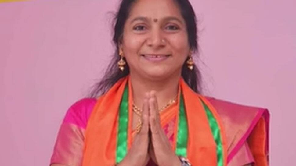 KUTCH: જિલ્લા પંચાયત પ્રમુખે કહ્યું, ગામડામાં સ્થિતિ સ્ફોટક પરંતુ સરકારમાં છીએ એટલે કંઇ બોલી ન શકીએ KUTCH: જિલ્લા પંચાયત પ્રમુખે કહ્યું, ગામડામાં સ્થિતિ સ્ફોટક પરંતુ સરકારમાં છીએ એટલે કંઇ બોલી ન શકીએ