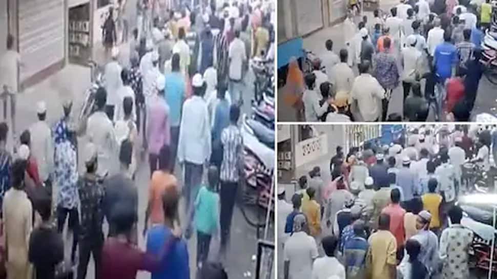 SURAT : ટોળાએ મહિલાના ઘરે હુમલો કરી લૂંટ ચલાવી, આતંકની ઘટના CCTV માં કેદ SURAT : ટોળાએ મહિલાના ઘરે હુમલો કરી લૂંટ ચલાવી, આતંકની ઘટના CCTV માં કેદ