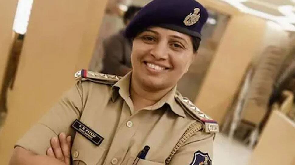 AHMEDABAD: જેલમાં રહેલા મહિલા PI સેનિટાઈઝર પી લેતા સારવાર માટે હોસ્પિટલ ખસેડાયા AHMEDABAD: જેલમાં રહેલા મહિલા PI સેનિટાઈઝર પી લેતા સારવાર માટે હોસ્પિટલ ખસેડાયા