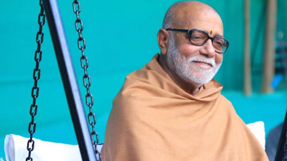 કોરોનાકાળમાં સેક્સ વર્કર બહેનોના સથવારે આવ્યા મોરારિબાપુ, કરી આટલી મદદ કોરોનાકાળમાં સેક્સ વર્કર બહેનોના સથવારે આવ્યા મોરારિબાપુ, કરી આટલી મદદ