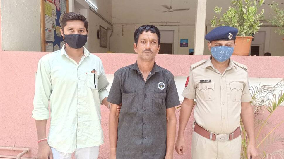 AHMEDABAD: સોસાયટીમાં આવતી યુવતીનાં નંબર લઇને સિક્યુરિટી ગાર્ડ કરતો ખોટુ કામ... AHMEDABAD: સોસાયટીમાં આવતી યુવતીનાં નંબર લઇને સિક્યુરિટી ગાર્ડ કરતો ખોટુ કામ...