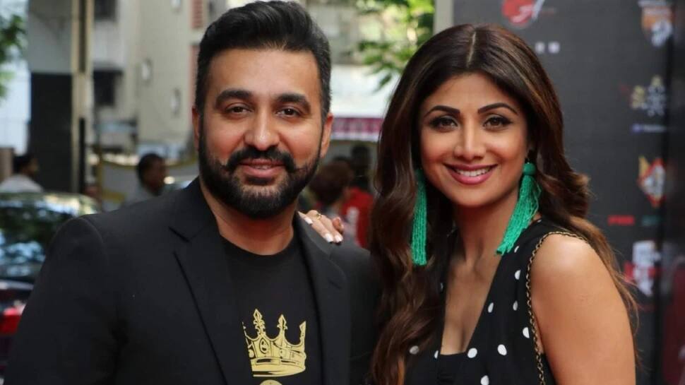 Shilpa Shetty ને ધક્કો મારી ઘરમાંથી બહાર કાઢી રહ્યાં છે રાજ કુંદ્રા, વાયરલ થયો વીડિયો Shilpa Shetty ને ધક્કો મારી ઘરમાંથી બહાર કાઢી રહ્યાં છે રાજ કુંદ્રા, વાયરલ થયો વીડિયો