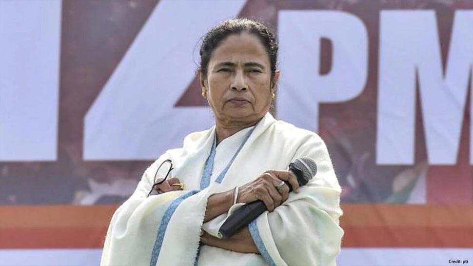 Narada Case: બંગાળમાં મોટી ઉથલપાથલ, TMC ના 2 મંત્રી સહિત 4 નેતાની ધરપકડ, મમતા બેનર્જી CBI ઓફિસ પહોંચ્યા Narada Case: બંગાળમાં મોટી ઉથલપાથલ, TMC ના 2 મંત્રી સહિત 4 નેતાની ધરપકડ, મમતા બેનર્જી CBI ઓફિસ પહોંચ્યા