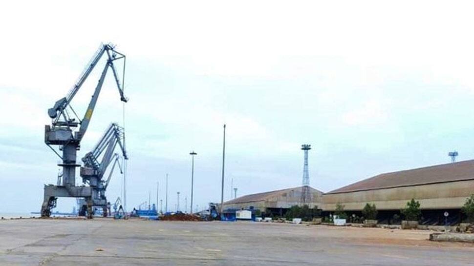 KUTCH: 23 વર્ષ પહેલા થયું તેવું ન થાય તે માટે કંડલા પોર્ટ આખુ ખાલી કરાવાયું KUTCH: 23 વર્ષ પહેલા થયું તેવું ન થાય તે માટે કંડલા પોર્ટ આખુ ખાલી કરાવાયું