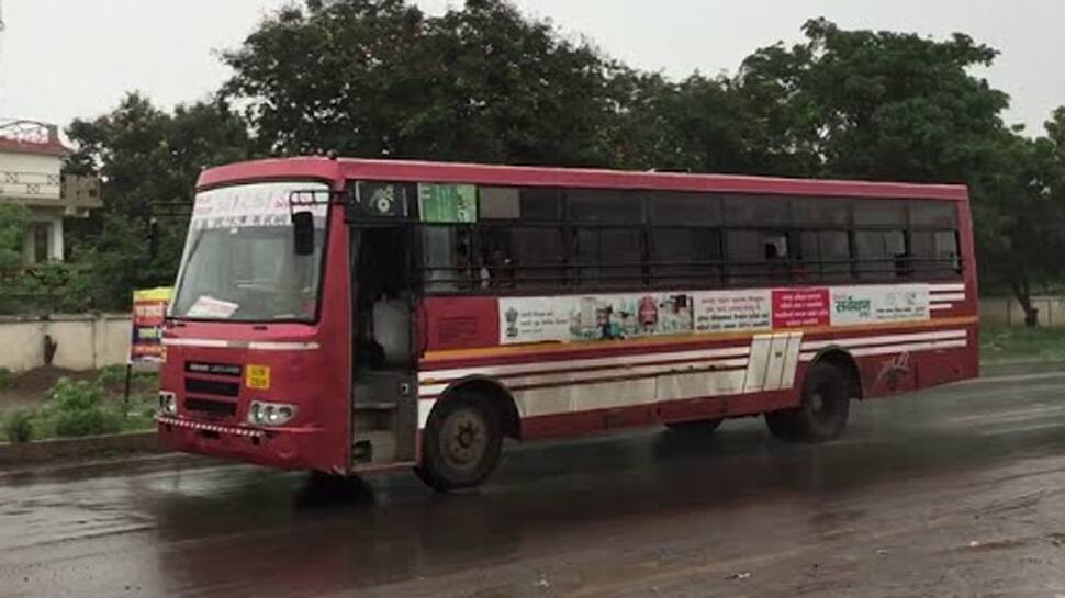Cyclone Tauktae: તૌક્તે વાવાઝોડાને કારણે સમગ્ર રાજ્યમાં એસટી બસ સેવા બંધ કરાઇ Cyclone Tauktae: તૌક્તે વાવાઝોડાને કારણે સમગ્ર રાજ્યમાં એસટી બસ સેવા બંધ કરાઇ