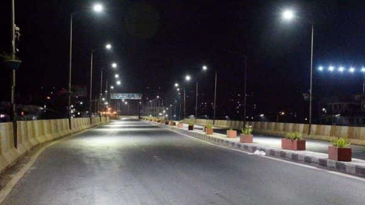Night curfew: લોકોને મળી શકે છે છૂટછાટ, હળવા થશે પ્રતિબંધો, આજે થશે જાહેરાત Night curfew: લોકોને મળી શકે છે છૂટછાટ, હળવા થશે પ્રતિબંધો, આજે થશે જાહેરાત