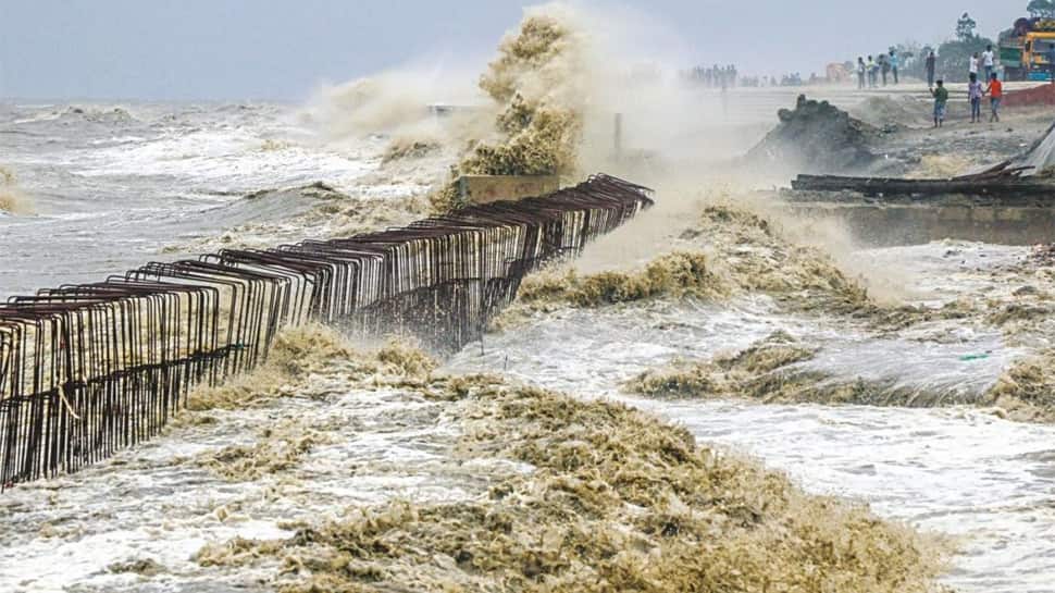 Tauktae બાદ હવે 'Cyclone Yaas' મચાવી શકે છે તબાહી, હવામાન વિભાગે જાહેર કર્યું એલર્ટ Tauktae બાદ હવે 'Cyclone Yaas' મચાવી શકે છે તબાહી, હવામાન વિભાગે જાહેર કર્યું એલર્ટ