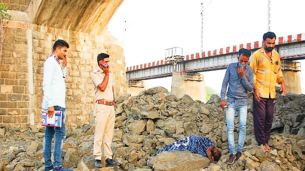 RAJKOT: ભગવતી પુરાના પુલ પરથી અઠવાડિયામાં બીજો મૃતદેહ મળી આવતા પોલીસ દોડતી થઇ RAJKOT: ભગવતી પુરાના પુલ પરથી અઠવાડિયામાં બીજો મૃતદેહ મળી આવતા પોલીસ દોડતી થઇ