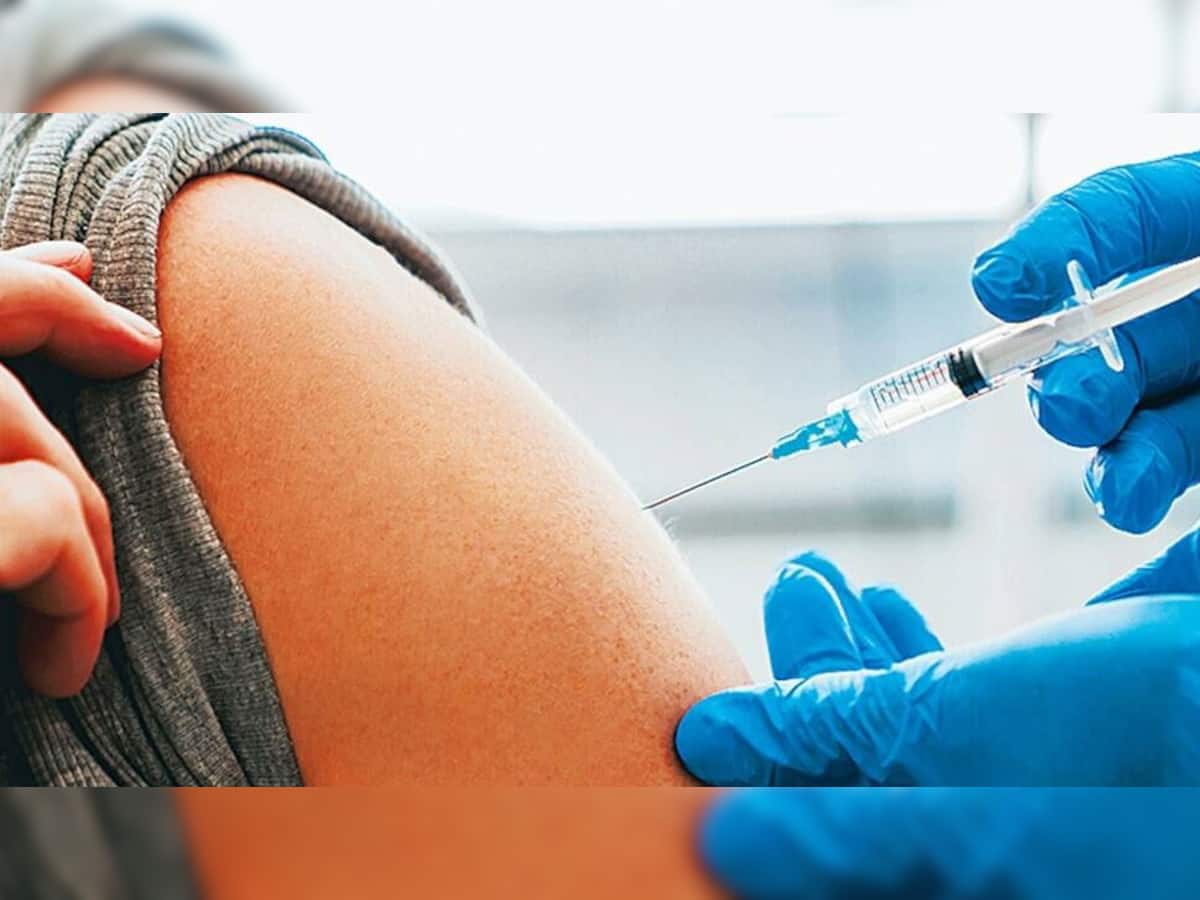 UP: રસીકરણમાં મોટી બેદરકારી, 20 લોકોને પ્રથમ અને બીજા ડોઝમાં આપી દીધી અલગ-અલગ વેક્સિન