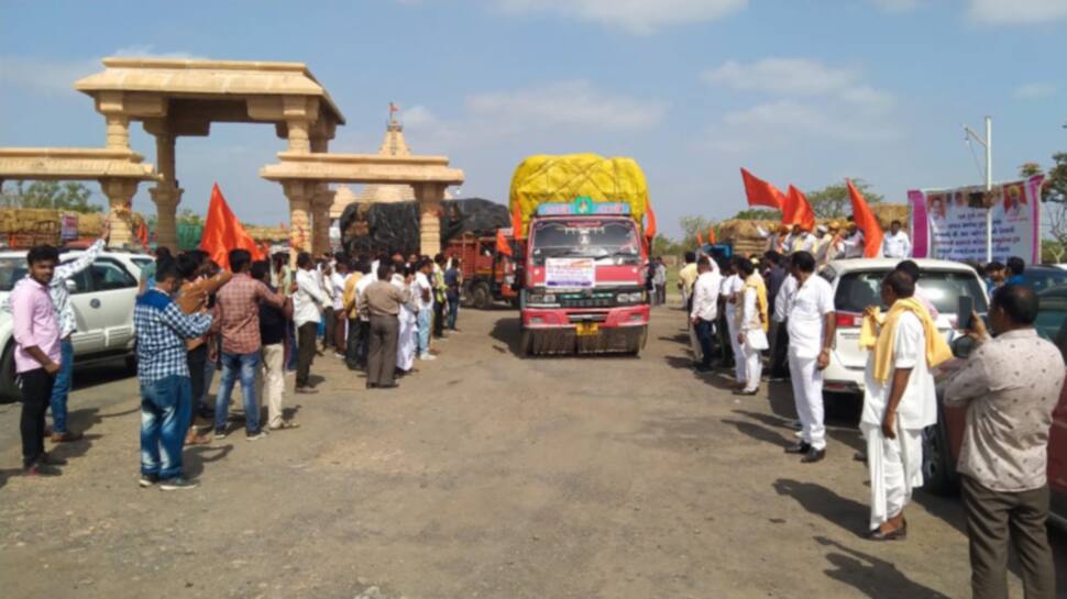Bhavnagar: કુદરતના પ્રકોપે લોકો બેઘર, બાવળીયારીથી 100 ટ્રક રાહત સામગ્રી કરાઈ રવાના Bhavnagar: કુદરતના પ્રકોપે લોકો બેઘર, બાવળીયારીથી 100 ટ્રક રાહત સામગ્રી કરાઈ રવાના