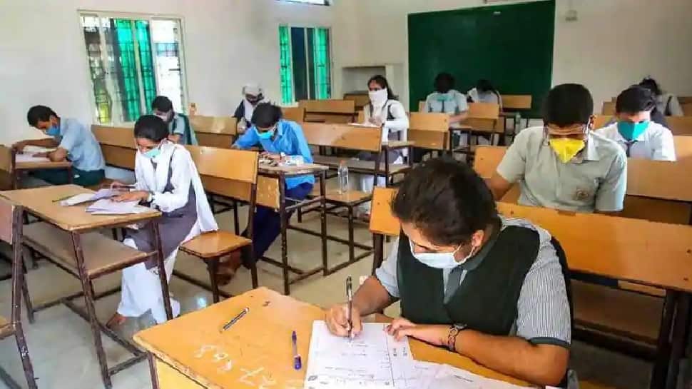 CBSE ધોરણ-12ની પરીક્ષા રદ્દ, પીએમ મોદીની હાજરીમાં યોજાયેલી બેઠકમાં લેવાયો નિર્ણય CBSE ધોરણ-12ની પરીક્ષા રદ્દ, પીએમ મોદીની હાજરીમાં યોજાયેલી બેઠકમાં લેવાયો નિર્ણય