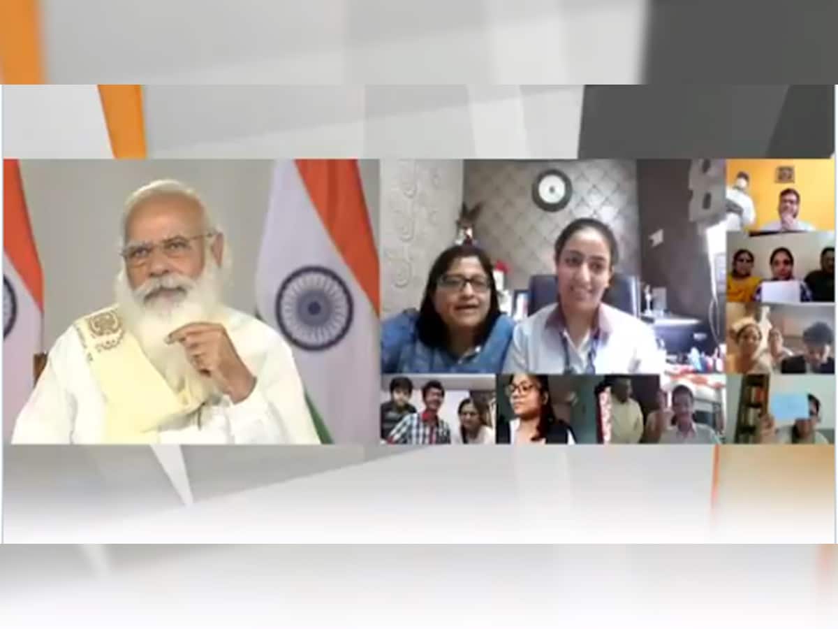 Video: PM નો વિદ્યાર્થીઓ સાથે સંવાદ, અચાનક એક માતાએ શાહરૂખ ખાનનું નામ લીધુ....હસી પડ્યા પ્રધાનમંત્રી મોદી