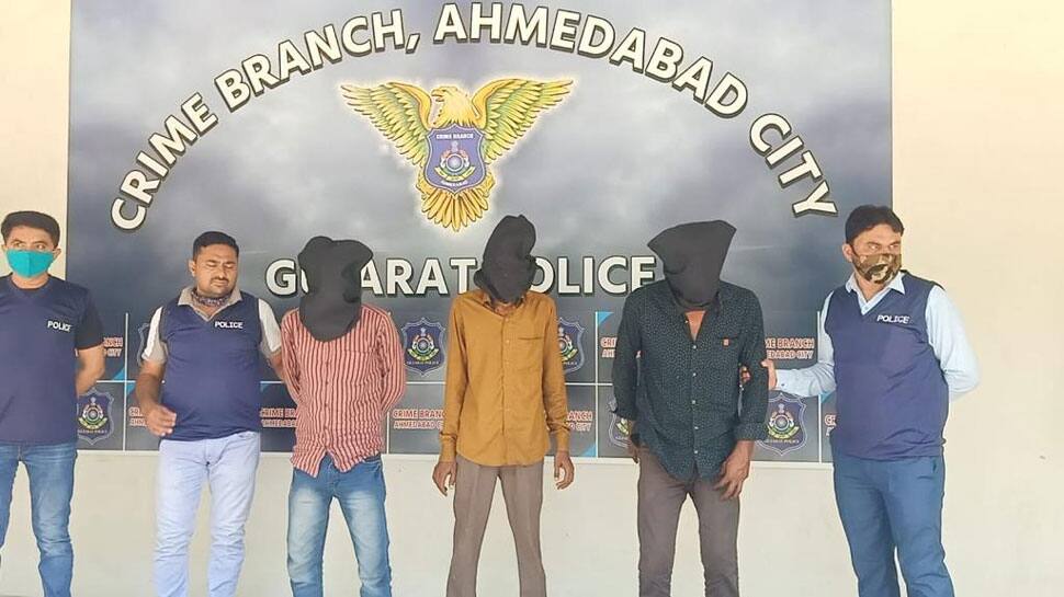 CCTV મુદ્દે ધોકા પછાડતી પોલીસ, IPS અધિકારીનાં આવાસમાં જ કેમેરા નહી, ચોરીનો ભેદ ઉકેલાયો CCTV મુદ્દે ધોકા પછાડતી પોલીસ, IPS અધિકારીનાં આવાસમાં જ કેમેરા નહી, ચોરીનો ભેદ ઉકેલાયો