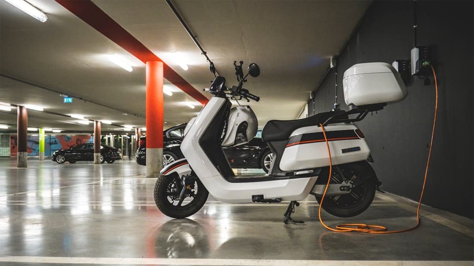 Electric Vehicle ખરીદનારને મોટો ફાયદો: હવે ઈલેક્ટ્રિક ટુ-વ્હીલર થશે સસ્તા, કેન્દ્ર સરકાર આપશે મોટી સબસિડી Electric Vehicle ખરીદનારને મોટો ફાયદો: હવે ઈલેક્ટ્રિક ટુ-વ્હીલર થશે સસ્તા, કેન્દ્ર સરકાર આપશે મોટી સબસિડી