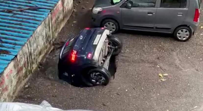 Mumbai: જે Video જોઈને લોકોના હાજા ગગડી ગયા, તે અકસ્માતનું કારણ હવે સામે આવ્યું, 12 કલાકે કાર ખાડામાંથી બહાર આવી Mumbai: જે Video જોઈને લોકોના હાજા ગગડી ગયા, તે અકસ્માતનું કારણ હવે સામે આવ્યું, 12 કલાકે કાર ખાડામાંથી બહાર આવી