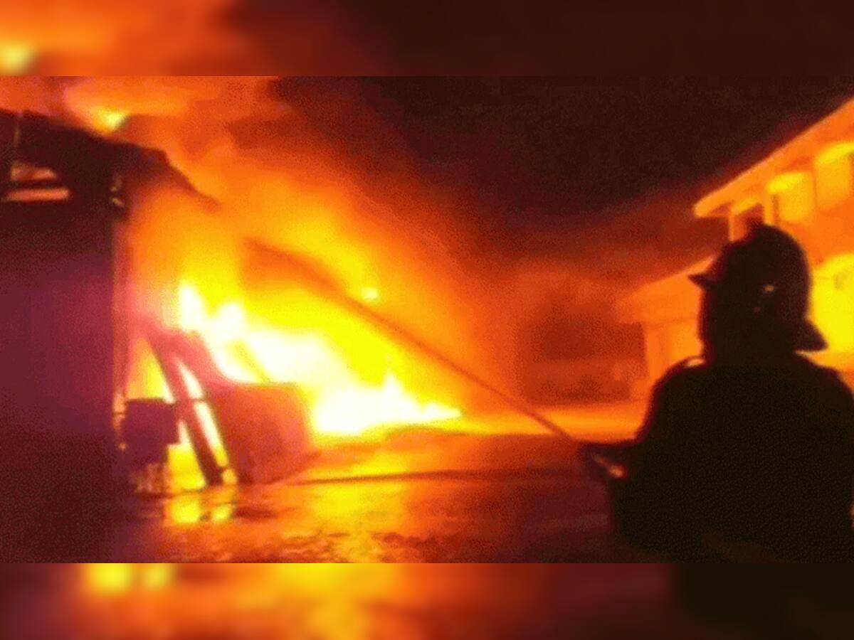 વડોદરાની મંજુસર GIDC ની એક કંપનીમાં ભીષણ આગ, ફાયર બ્રિગેડે મોડી રાત્રે મેળવ્યો કાબૂ