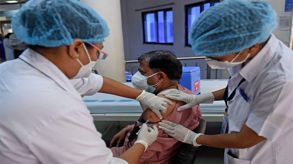 Corona Vaccine થી ભારતમાં પ્રથમ મોતની પુષ્ટિ, 68 વર્ષના વૃદ્ધે જીવ ગુમાવ્યો Corona Vaccine થી ભારતમાં પ્રથમ મોતની પુષ્ટિ, 68 વર્ષના વૃદ્ધે જીવ ગુમાવ્યો