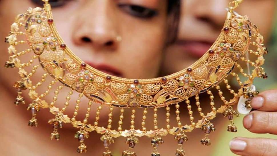 Gold Hallmarking આજથી સમગ્ર દેશમાં નહીં, માત્ર 256 જિલ્લામાં જ લાગૂ થશે, નાના જ્વેલર્સને મળી આ મોટી રાહત Gold Hallmarking આજથી સમગ્ર દેશમાં નહીં, માત્ર 256 જિલ્લામાં જ લાગૂ થશે, નાના જ્વેલર્સને મળી આ મોટી રાહત
