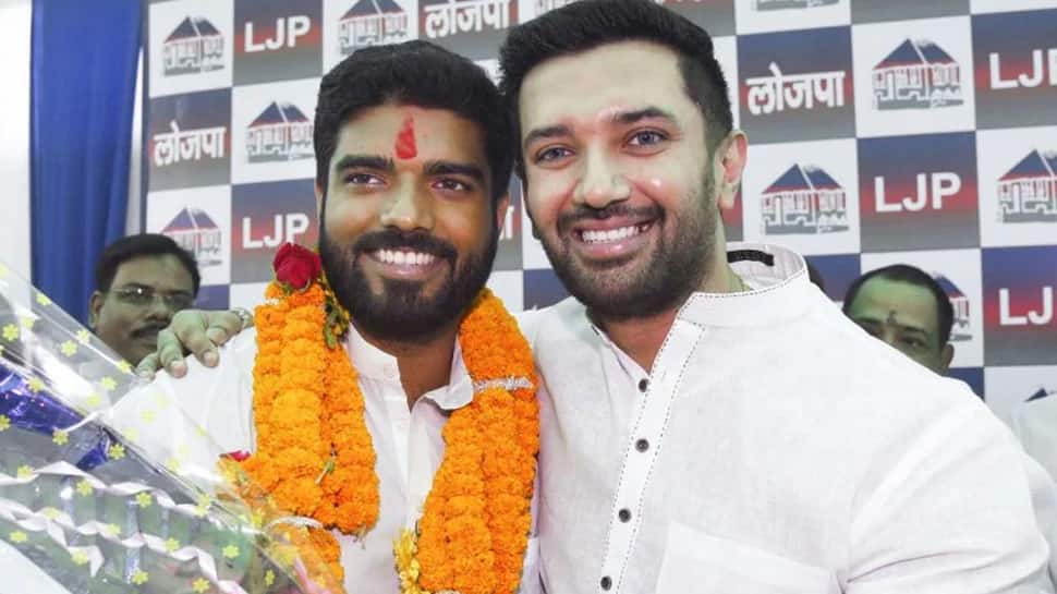 Chirag Paswan સામે બળવો કરનાર પિતરાઈ ભાઈ પ્રિન્સ રાજની મુશ્કેલીઓ વધી, યુવતીએ શારીરિક શોષણનો આરોપ લગાવ્યો Chirag Paswan સામે બળવો કરનાર પિતરાઈ ભાઈ પ્રિન્સ રાજની મુશ્કેલીઓ વધી, યુવતીએ શારીરિક શોષણનો આરોપ લગાવ્યો
