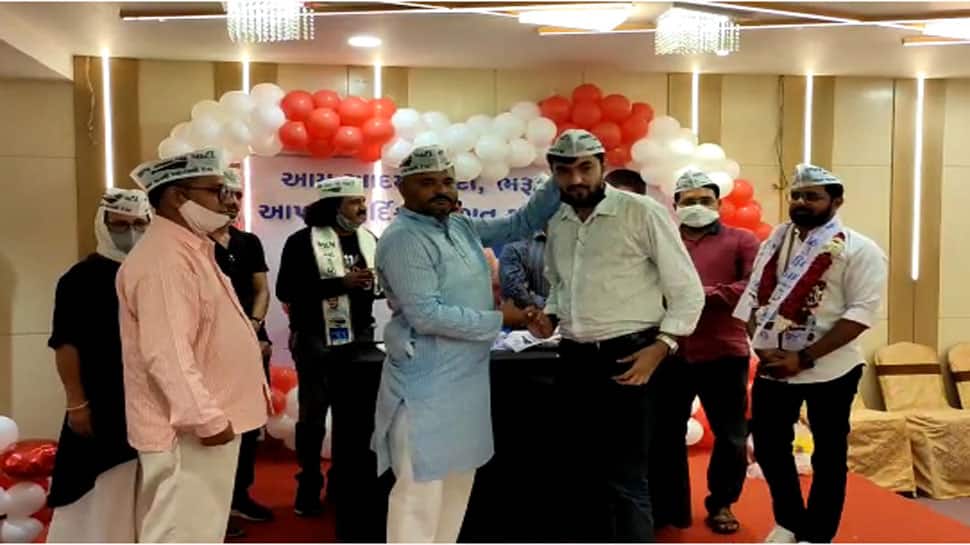 ભરૂચમાં 150 કાર્યકર્તાઓએ ભાજપ છોડી AAP ની ટોપી પહેરી ભરૂચમાં 150 કાર્યકર્તાઓએ ભાજપ છોડી AAP ની ટોપી પહેરી
