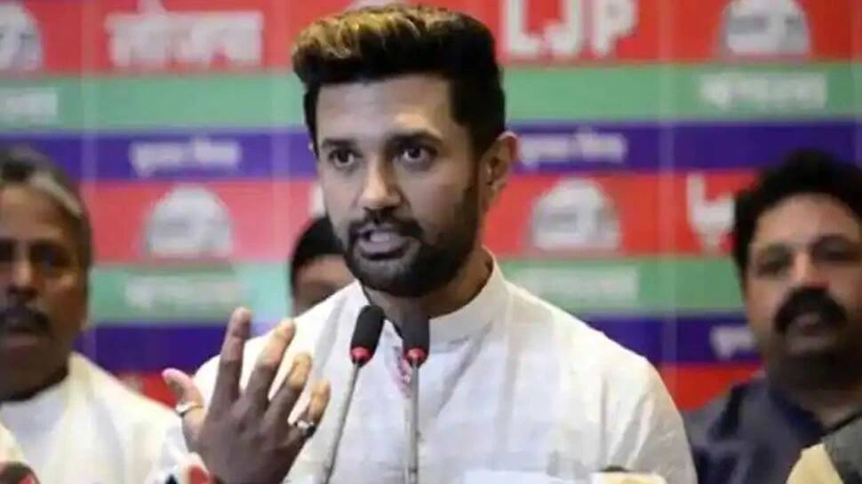 LJP: કાકાના ષડયંત્રથી તૂટી ગયું ચિરાગનું દિલ, કહ્યું- હવે આ લડાઈ લાંબી ચાલશે LJP: કાકાના ષડયંત્રથી તૂટી ગયું ચિરાગનું દિલ, કહ્યું- હવે આ લડાઈ લાંબી ચાલશે