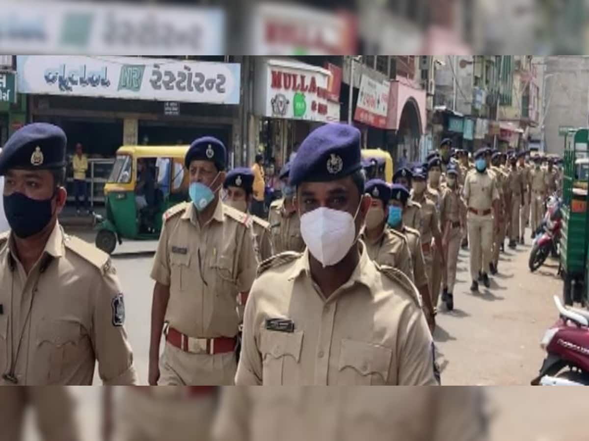 Ahmedabad: રથયાત્રા પહેલા જ પોલીસ એક્ટિવ, 200 જવાનો સાથે સંવેદનશીલ વિસ્તારમાં ફૂટ પેટ્રોલિંગ