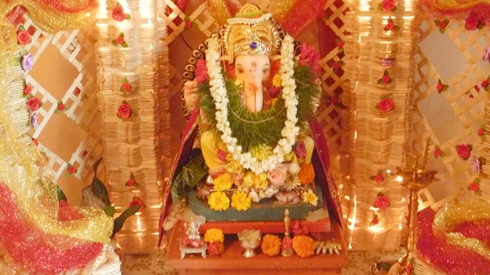 Pooja Ghar: ઘરમાં પૂજાઘર બનાવવાનો વિચાર છે? તો ભૂલથી પણ ન કરતા આવી ભૂલ Pooja Ghar: ઘરમાં પૂજાઘર બનાવવાનો વિચાર છે? તો ભૂલથી પણ ન કરતા આવી ભૂલ