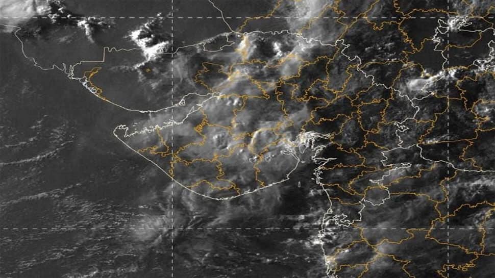 આજે આ શહેરોમાં પડી શકે છે વરસાદ, હવામાન વિભાગે કરી છે આગાહી આજે આ શહેરોમાં પડી શકે છે વરસાદ, હવામાન વિભાગે કરી છે આગાહી