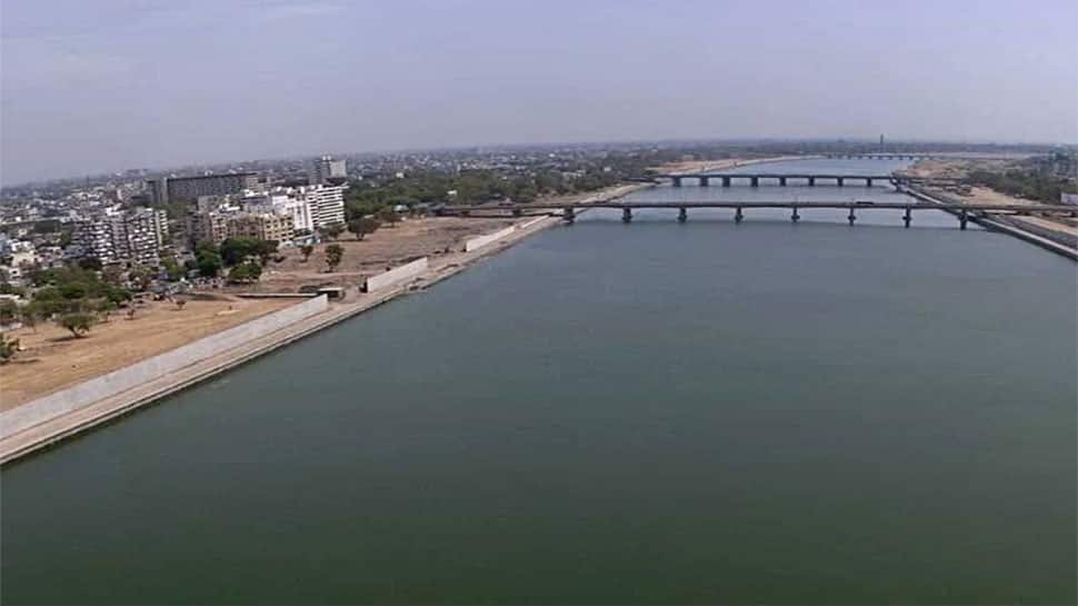 અમદાવાદની લાઈફલાઈન સાબરમતી નદીમાં પણ મળ્યો કોરોના વાયરસ અમદાવાદની લાઈફલાઈન સાબરમતી નદીમાં પણ મળ્યો કોરોના વાયરસ