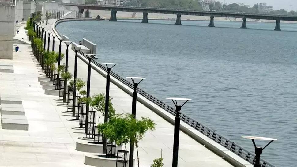 સાબરમતીમાંથી કોરોના વાયરસ મળવા મુદ્દે AMC એ હાથ ઉંચા કરી દીધા, કહ્યું અમને કંઇ ખબર નથી સાબરમતીમાંથી કોરોના વાયરસ મળવા મુદ્દે AMC એ હાથ ઉંચા કરી દીધા, કહ્યું અમને કંઇ ખબર નથી