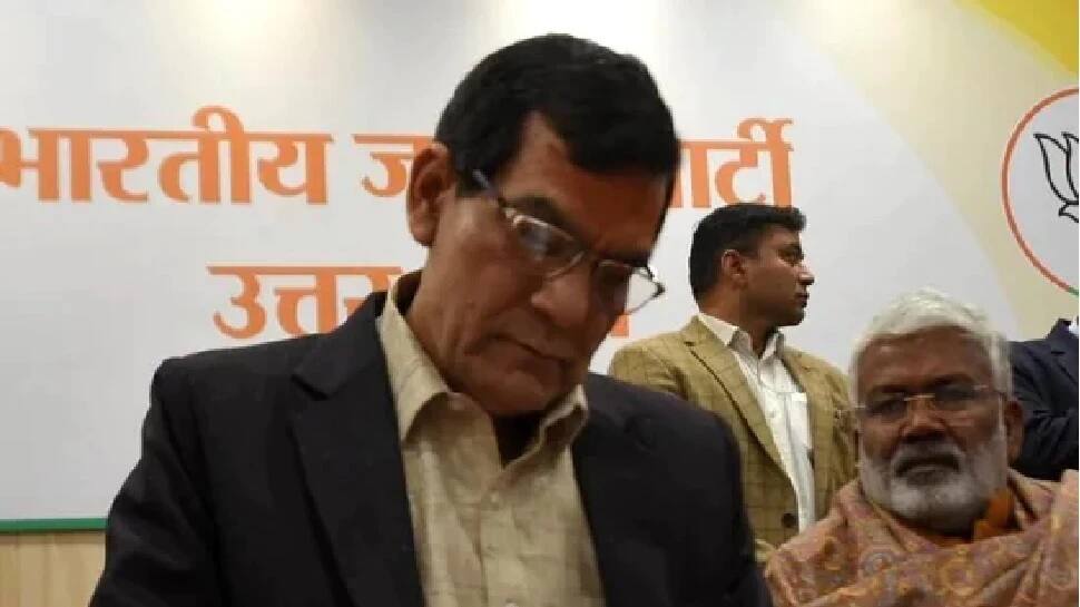UP ભાજપના ઉપાધ્યક્ષ બન્યા પૂર્વ IAS એકે શર્મા, ચૂંટણી પહેલા પાર્ટીએ આપી મહત્વની જવાબદારી UP ભાજપના ઉપાધ્યક્ષ બન્યા પૂર્વ IAS એકે શર્મા, ચૂંટણી પહેલા પાર્ટીએ આપી મહત્વની જવાબદારી