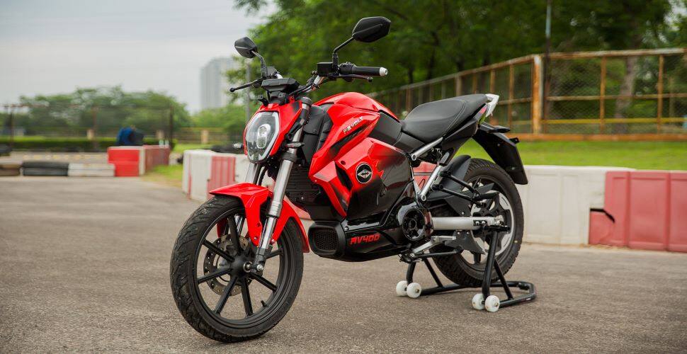 RV400 Photos: આ ઇલેક્ટ્રિક બાઈકે મચાવ્યો તહેલકો! માત્ર બે કલાકમાં 50 કરોડ રૂપિયાનું બુકિંગ RV400 Photos: આ ઇલેક્ટ્રિક બાઈકે મચાવ્યો તહેલકો! માત્ર બે કલાકમાં 50 કરોડ રૂપિયાનું બુકિંગ