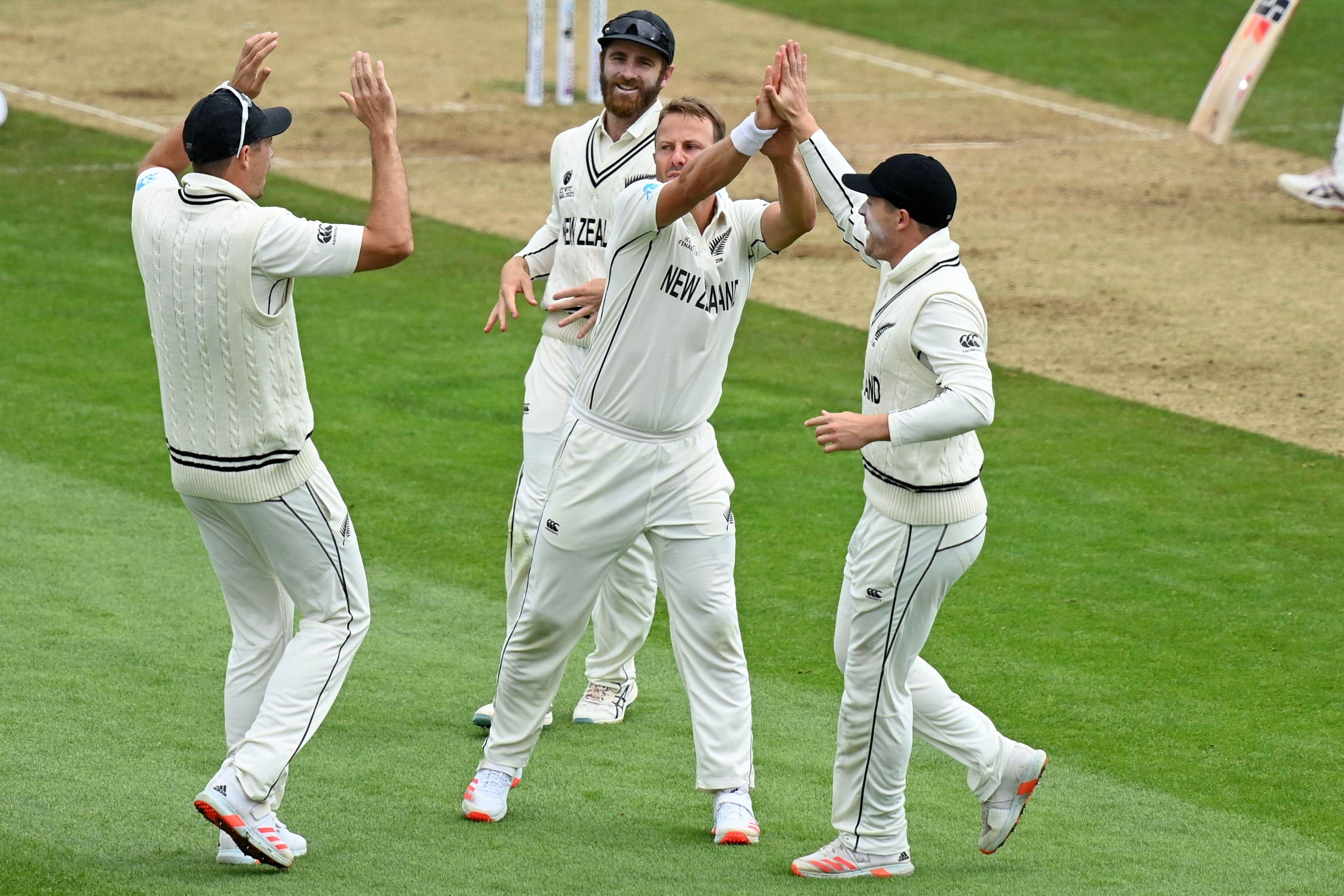 IND vs NZ WTC Final: ત્રીજા દિવસની રમત પૂરી, ન્યૂઝીલેન્ડ 101/2, કોનવેએ ફટકારી અડધી સદી IND vs NZ WTC Final: ત્રીજા દિવસની રમત પૂરી, ન્યૂઝીલેન્ડ 101/2, કોનવેએ ફટકારી અડધી સદી