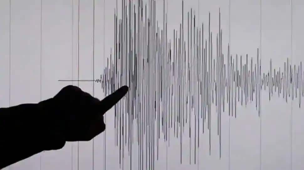 Earthquake: મોડી રાત્રે કચ્છની ધરા ધ્રૂજી, ભુજથી 22 કિમી દૂર હતું કેંદ્રબિંદુ Earthquake: મોડી રાત્રે કચ્છની ધરા ધ્રૂજી, ભુજથી 22 કિમી દૂર હતું કેંદ્રબિંદુ