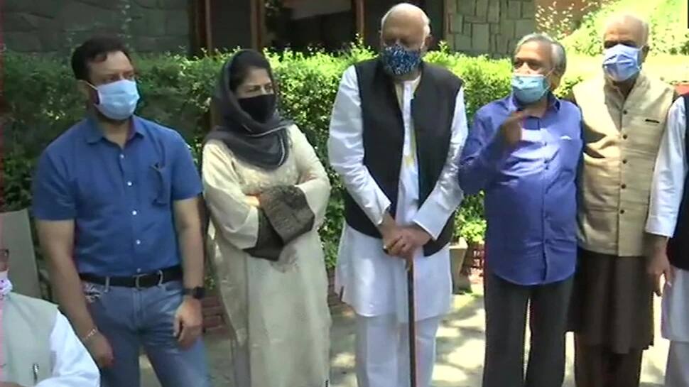 J&K: PM Modi સાથેની બેઠકમાં આ નેતાઓ સામેલ થશે, જાણો શું હશે તેમનો એજન્ડા J&K: PM Modi સાથેની બેઠકમાં આ નેતાઓ સામેલ થશે, જાણો શું હશે તેમનો એજન્ડા