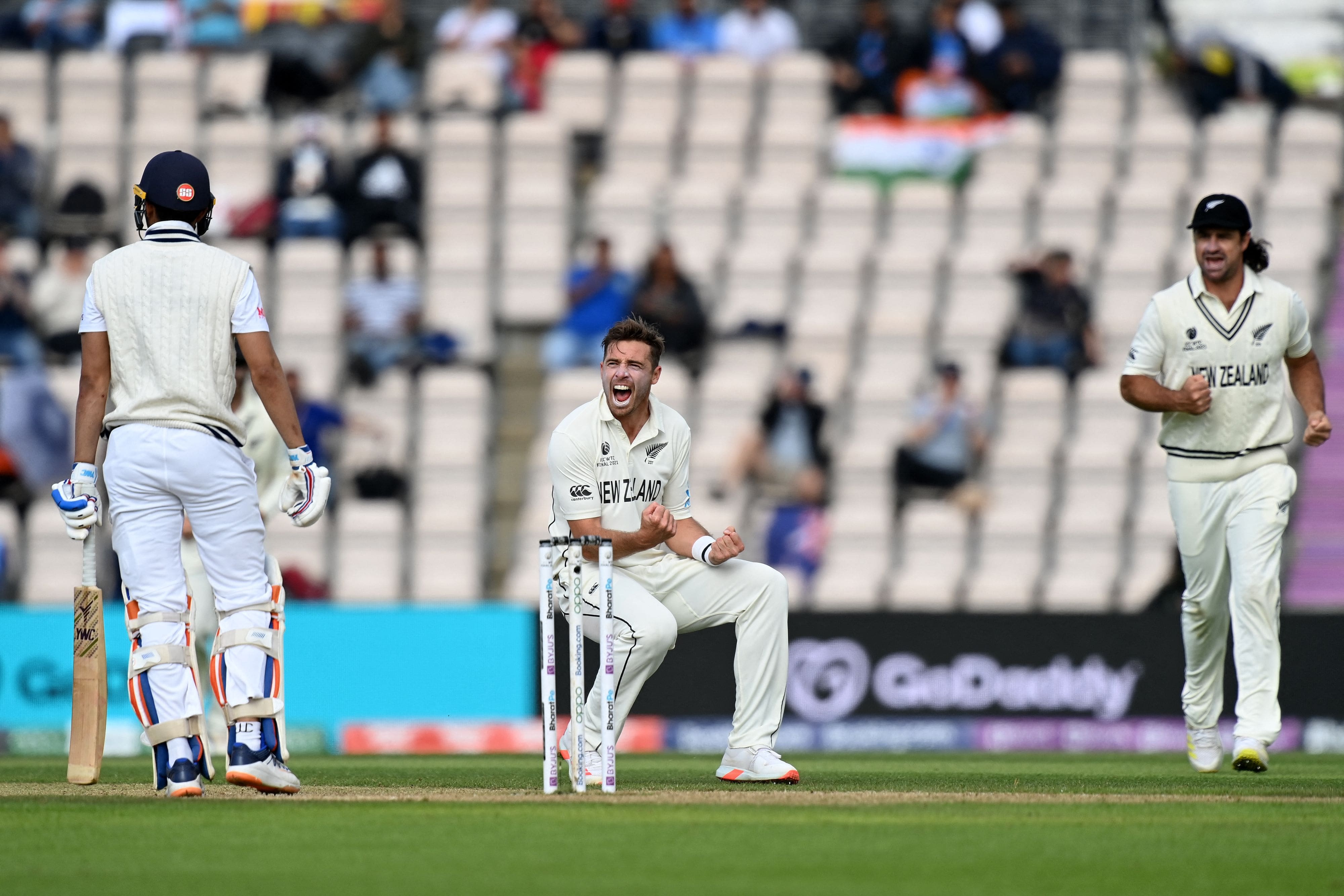 IND vs NZ WTC Final: પાંચમાં દિવસના અંતે ટીમ ઈન્ડિયા 64/2, હવે રિઝર્વ ડેના દિવસે આવશે મેચનું પરિણામ IND vs NZ WTC Final: પાંચમાં દિવસના અંતે ટીમ ઈન્ડિયા 64/2, હવે રિઝર્વ ડેના દિવસે આવશે મેચનું પરિણામ
