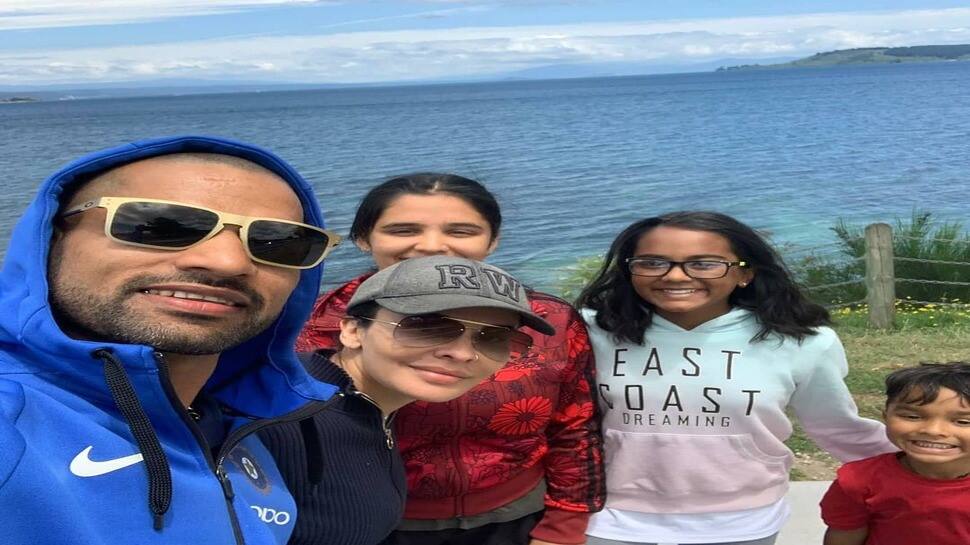 Shikhar Dhawan અને તેમની પુત્રીની ઉંમર વચ્ચે છે માત્ર 15 જ વર્ષનું અંતર! નવાઈની વાત છે, આવું કઈ રીતે બન્યુ Shikhar Dhawan અને તેમની પુત્રીની ઉંમર વચ્ચે છે માત્ર 15 જ વર્ષનું અંતર! નવાઈની વાત છે, આવું કઈ રીતે બન્યુ