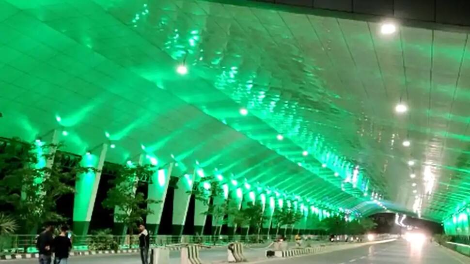 VADODARA: દેશનો સૌપ્રથમ રોડ સોલાર પ્રોજેક્ટ, 14 લાખ યુનિટ વીજ ઉત્પાદન કરશે VADODARA: દેશનો સૌપ્રથમ રોડ સોલાર પ્રોજેક્ટ, 14 લાખ યુનિટ વીજ ઉત્પાદન કરશે