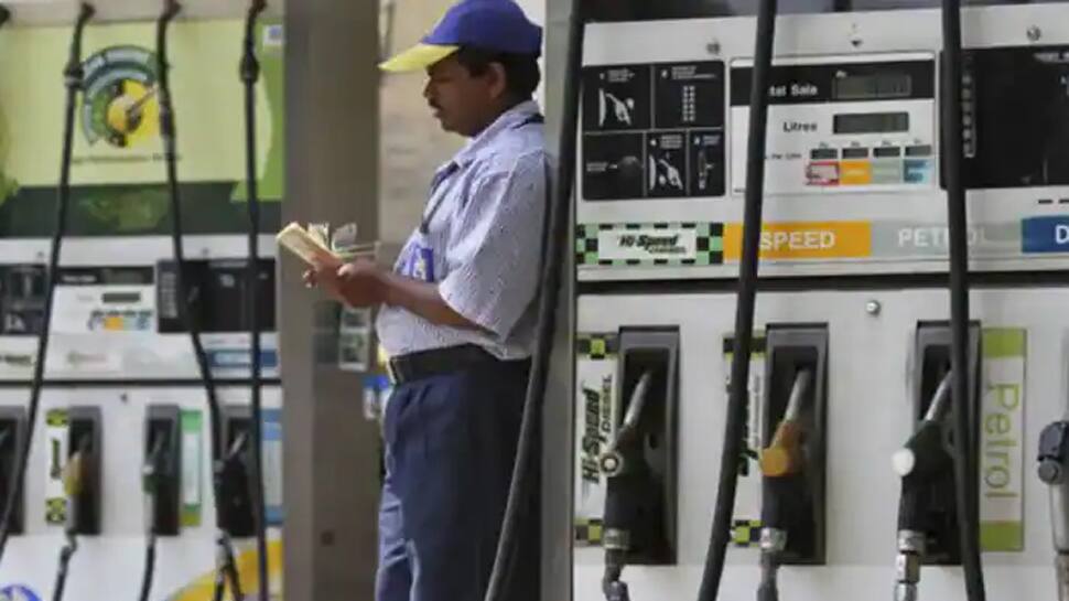 Petrol Diesel Rate Today: આજે ફરી વધ્યા પેટ્રોલ-ડીઝલના ભાવ, જાણો કેટલું થયું મોંઘુ Petrol Diesel Rate Today: આજે ફરી વધ્યા પેટ્રોલ-ડીઝલના ભાવ, જાણો કેટલું થયું મોંઘુ