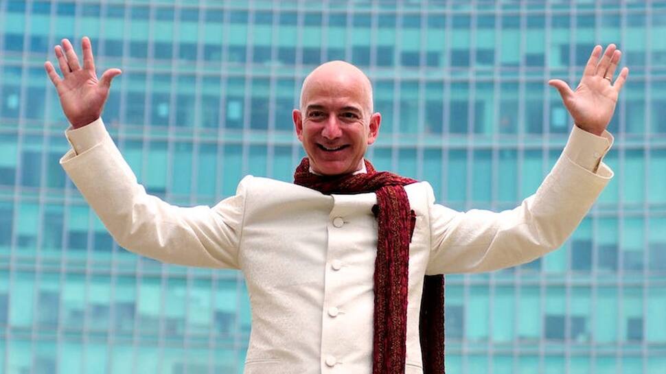Jeff Bezos એ આવી રીતે ઉભી કરી Amazon કંપની, ગેરેજથી દુનિયાની ટોચની કંપની સુધીની સફર વિશે જાણો Jeff Bezos એ આવી રીતે ઉભી કરી Amazon કંપની, ગેરેજથી દુનિયાની ટોચની કંપની સુધીની સફર વિશે જાણો