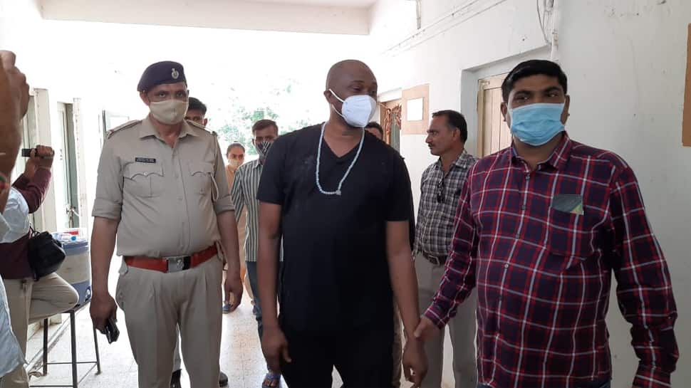 International Cheating Case: કરોડોની છેતરપિંડી કરતા નાઇઝીરીયન પ્રેમી પંખીડા ઝડપાયા International Cheating Case: કરોડોની છેતરપિંડી કરતા નાઇઝીરીયન પ્રેમી પંખીડા ઝડપાયા