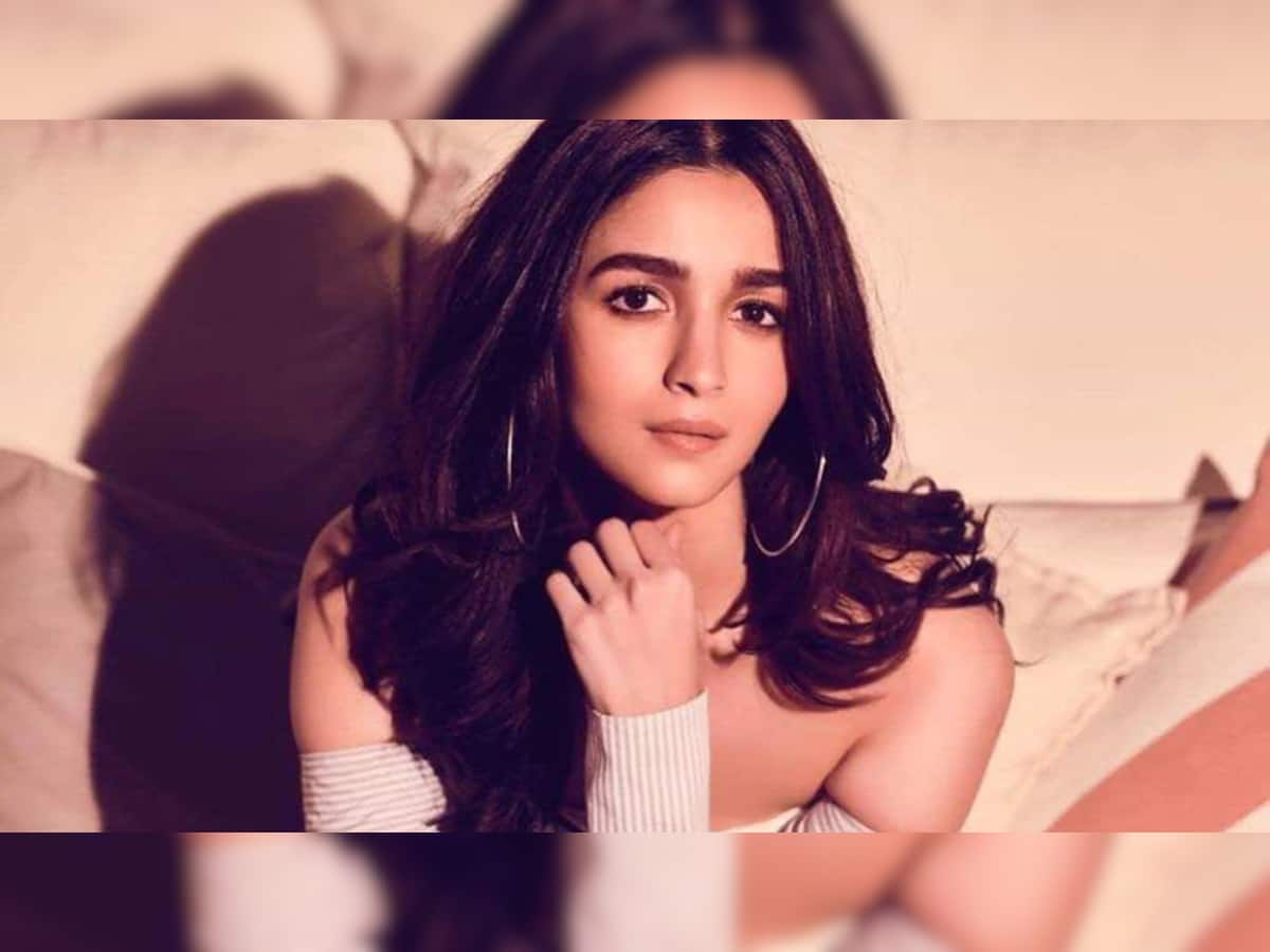 Alia Bhatt એ પહેર્યું વિચિત્ર ટોપ, અંદરનું બધુ દેખાઇ ગયું!!!