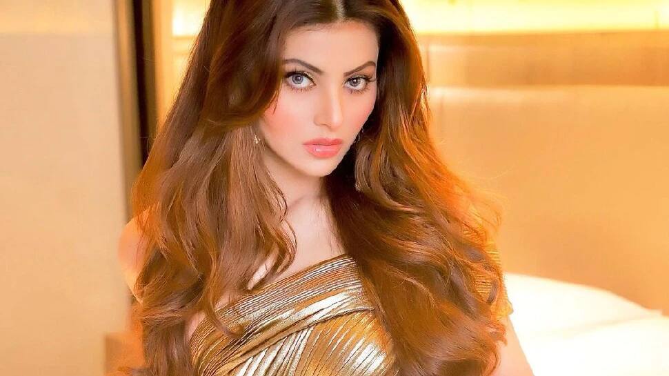 Urvashi Rautela એ કરી આ ડિમાન્ડ, કહ્યું- 'શું મને વધુ Kiss કરી શકો છો'! Urvashi Rautela એ કરી આ ડિમાન્ડ, કહ્યું- 'શું મને વધુ Kiss કરી શકો છો'!