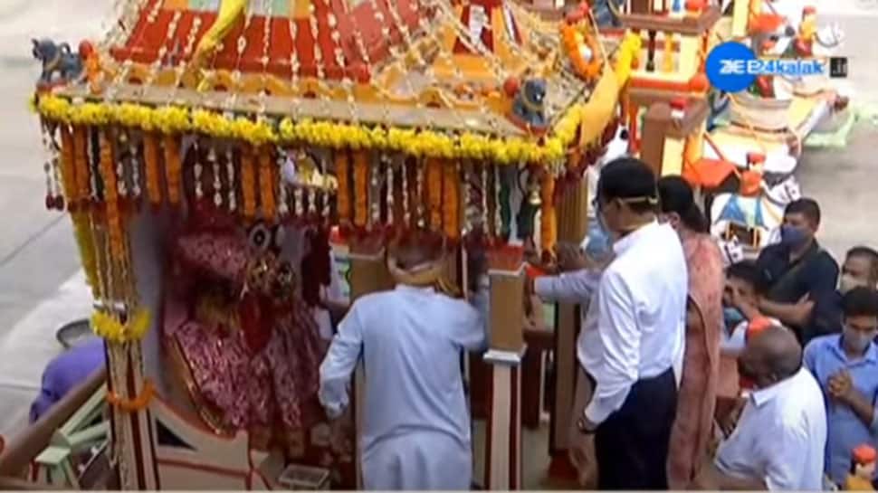 રથયાત્રા સંપન્ન : મંદિરની બહાર આખી રાત રહેલા ભગવાનને અંદર પ્રવેશ અપાયો રથયાત્રા સંપન્ન : મંદિરની બહાર આખી રાત રહેલા ભગવાનને અંદર પ્રવેશ અપાયો