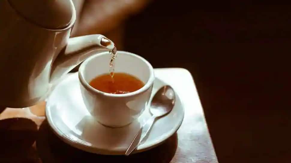 Tea બનાવતી વખતે મોટાભાગે લોકો કરે છે આ ભૂલ? ચામાં દૂધ, ચા પત્તી અને ખાંડ નાખવાનો આ છે સાચો સમય Tea બનાવતી વખતે મોટાભાગે લોકો કરે છે આ ભૂલ? ચામાં દૂધ, ચા પત્તી અને ખાંડ નાખવાનો આ છે સાચો સમય